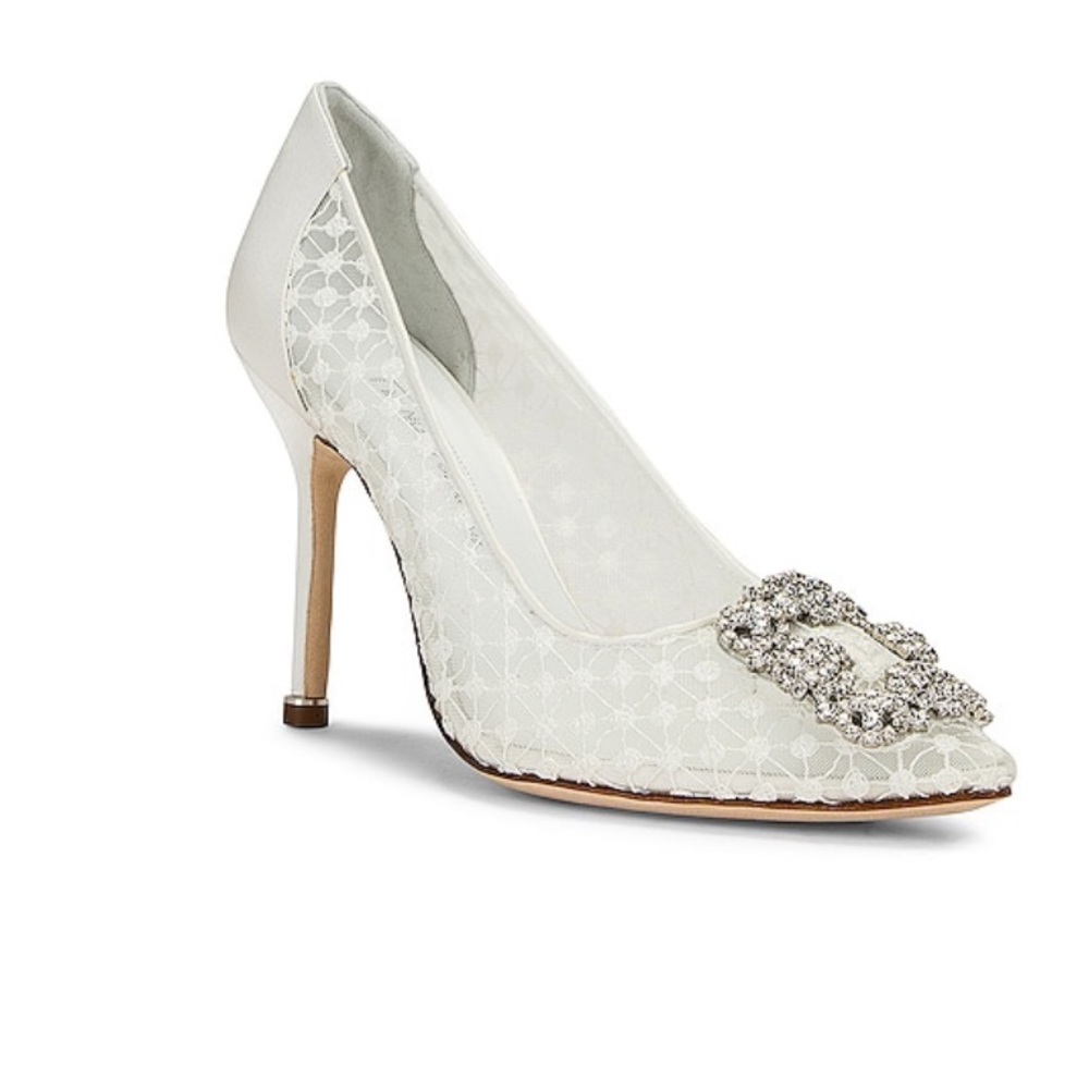 ⭐️ Manolo Blahnik Hangisi White Lace Shoe